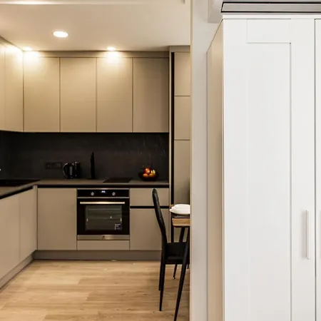 Centras Prie Parko, Center By The Park *