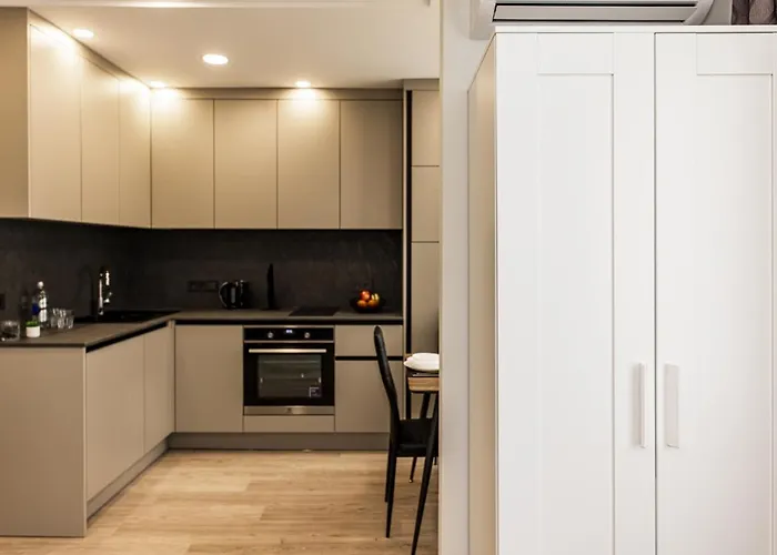 Centras Prie Parko, Center By The Park *